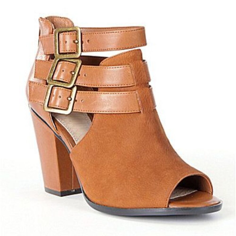 Leather sandals wih heels